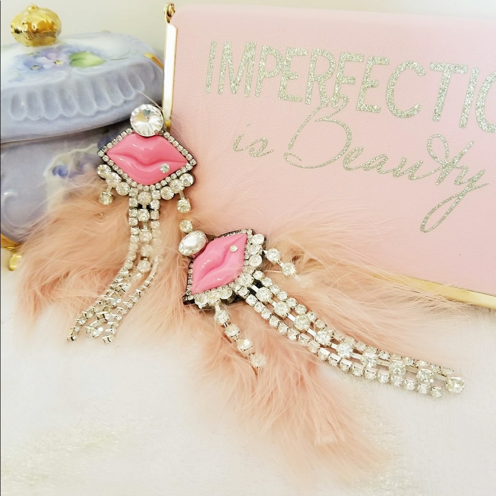 Diamond kiss lips with pink feathers